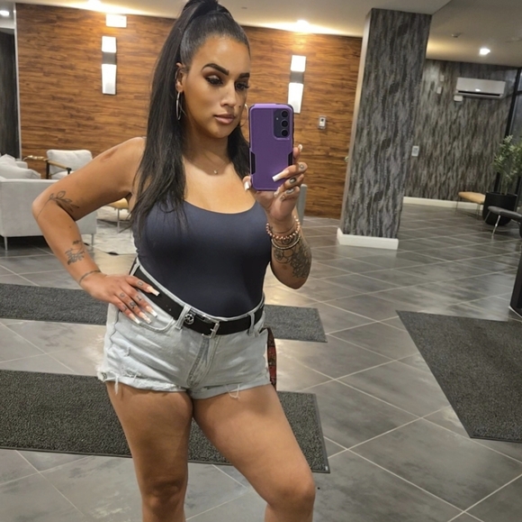 Meet your Posher, Tia - Picture 3 of 5